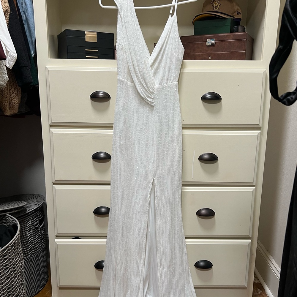 Chic White Backless Evening Dress